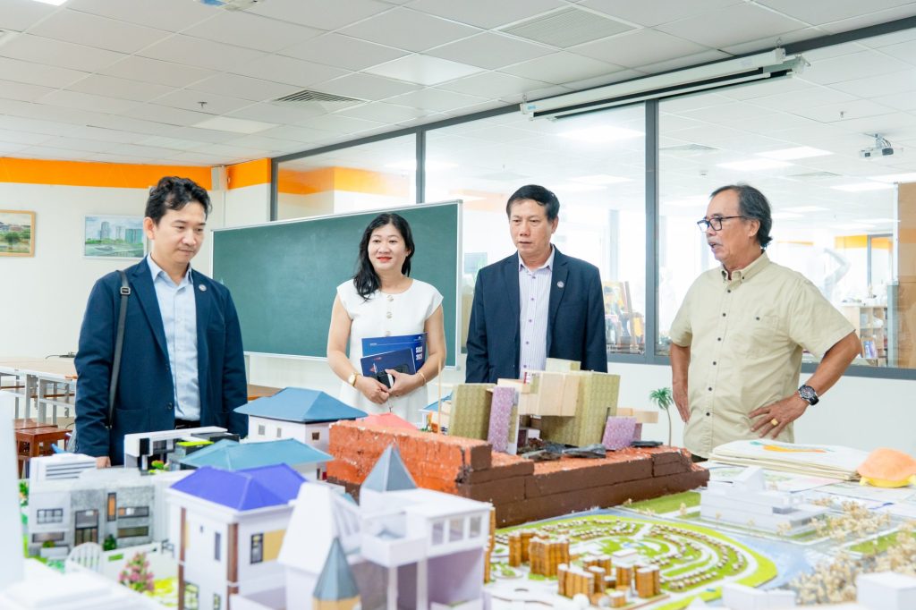 Koshi gặp gỡ hutech