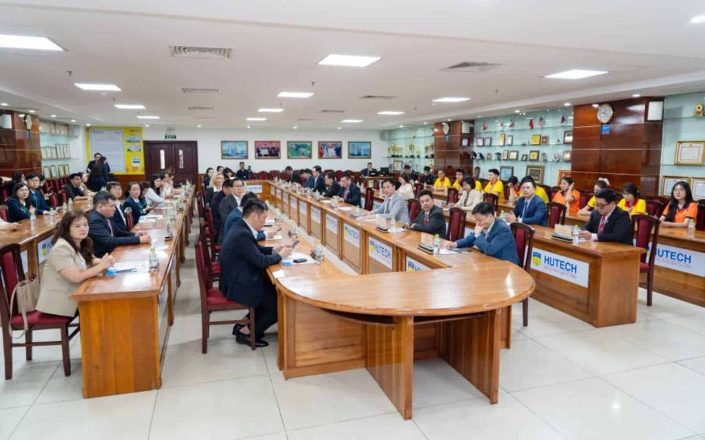 KOSHI-ky-ket-MOU-voi-HUTECH