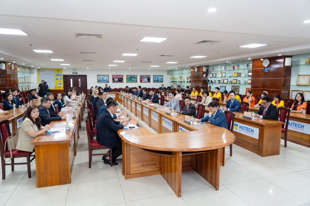 KOSHI ký kết MOU hợp tác chiến lược với HUTECH