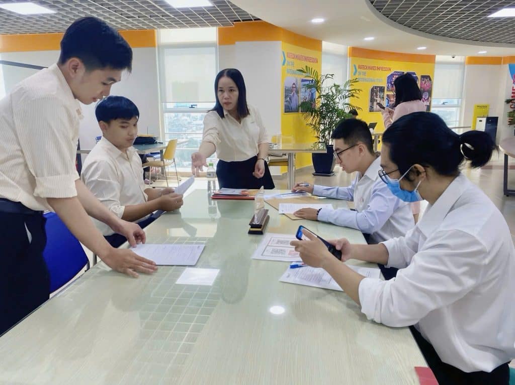 KOSHI-tham-gia-chuong-trinh-phong-van-tuyen-dung