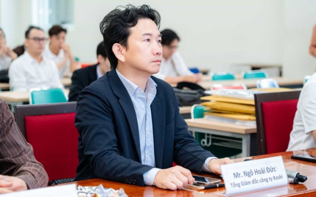 KOSHI-dong-hanh-cung-HUTECH